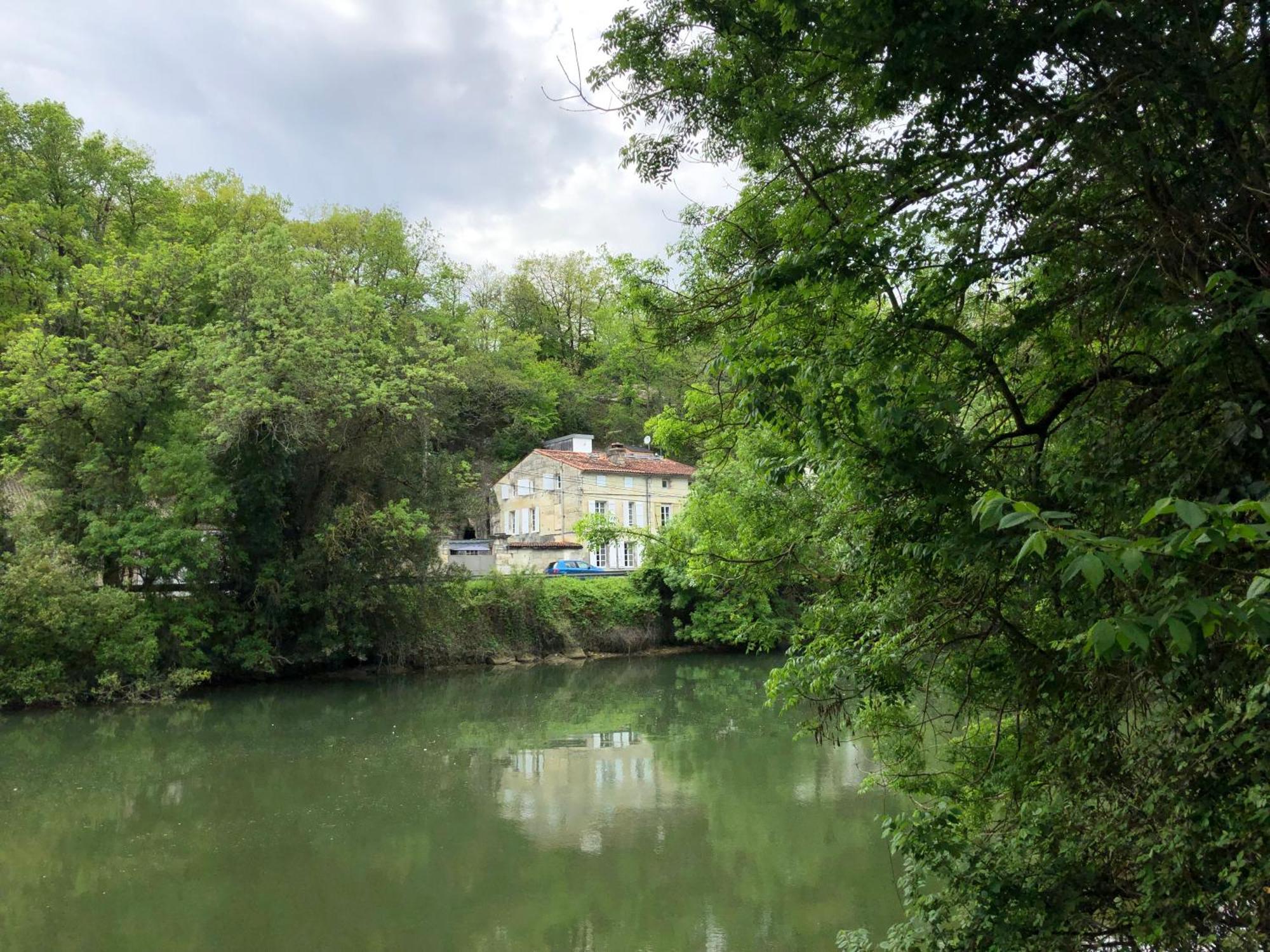 L'Heure Bleue Bed & Breakfast Saintes Luaran gambar