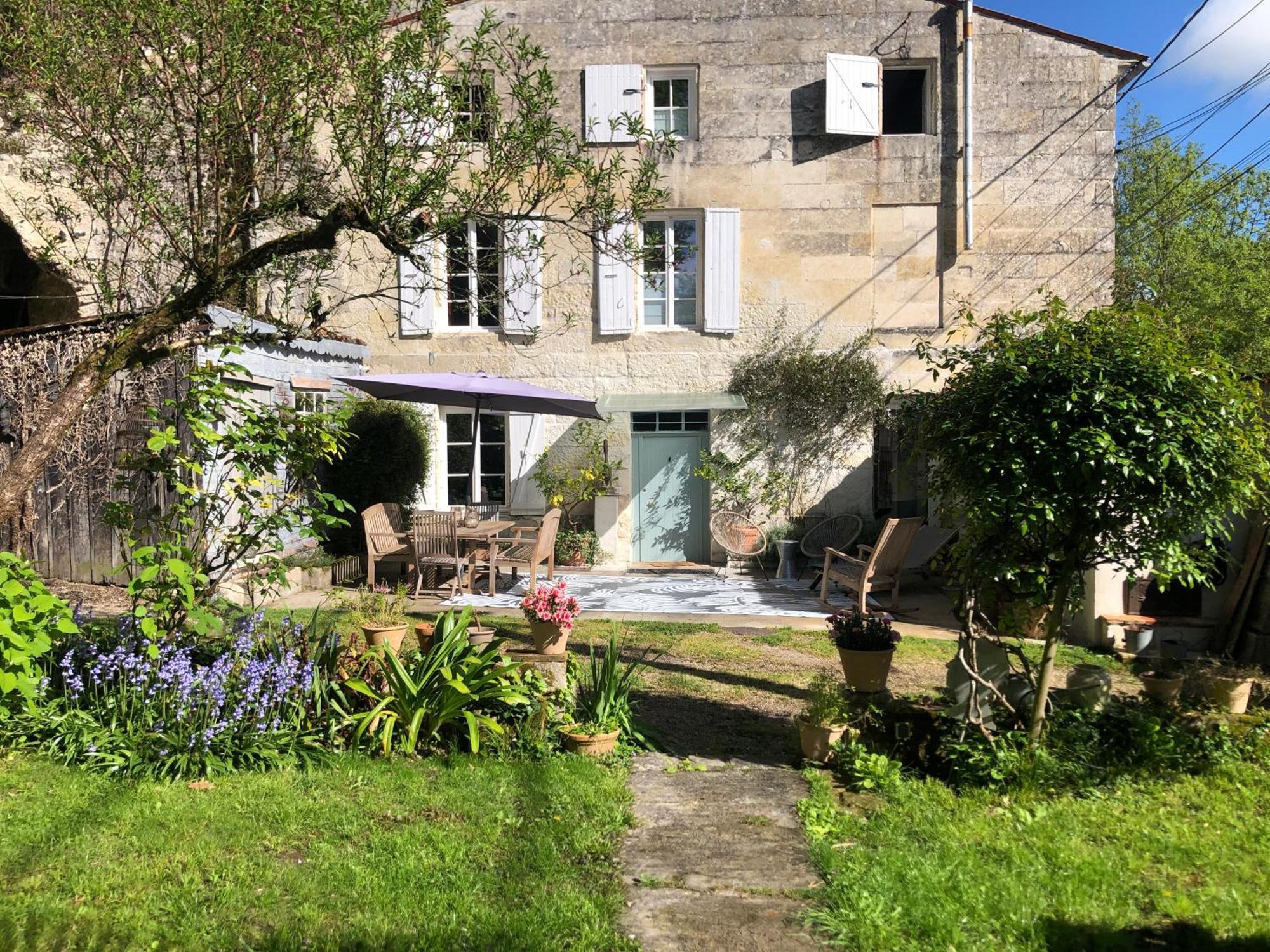 L'Heure Bleue Bed & Breakfast Saintes Luaran gambar